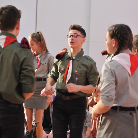 Płonie ognisko w lesie_12