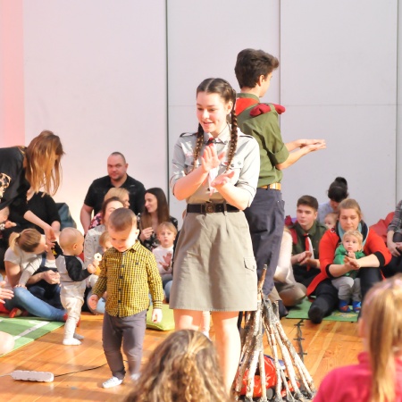 Płonie ognisko w lesie_12