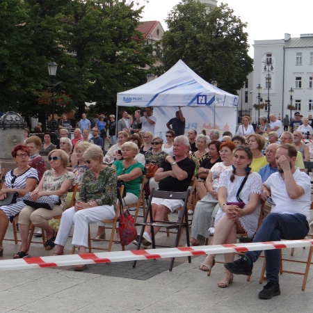1.07.2021 Muzyczne Czwartki na Płockiej Starówce - Niezapomniane Melodie_1