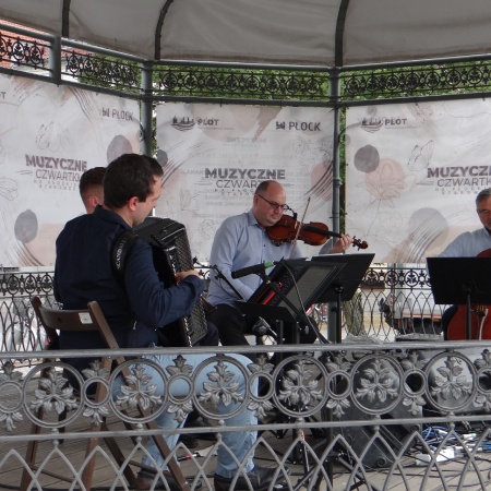 1.07.2021 Muzyczne Czwartki na Płockiej Starówce - Niezapomniane Melodie_1