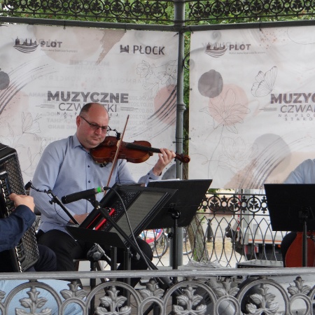 1.07.2021 Muzyczne Czwartki na Płockiej Starówce - Niezapomniane Melodie_3
