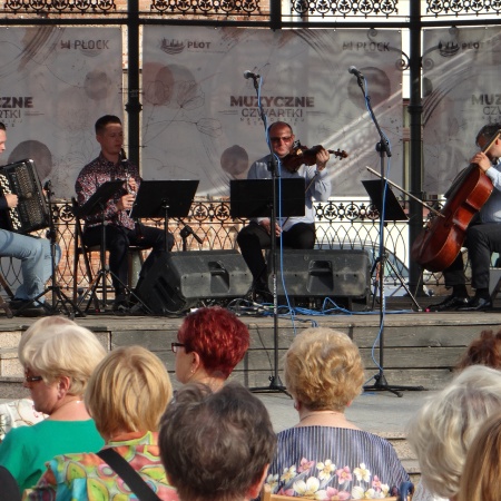 1.07.2021 Muzyczne Czwartki na Płockiej Starówce - Niezapomniane Melodie_3
