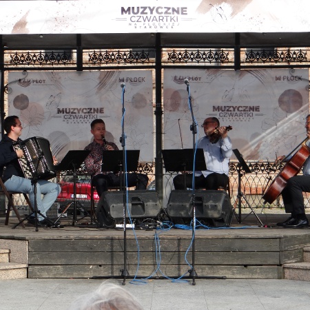 1.07.2021 Muzyczne Czwartki na Płockiej Starówce - Niezapomniane Melodie_5