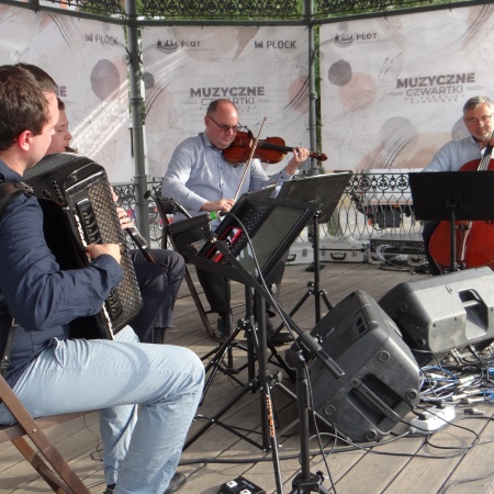 1.07.2021 Muzyczne Czwartki na Płockiej Starówce - Niezapomniane Melodie_5
