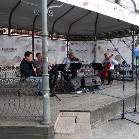 1.07.2021 Muzyczne Czwartki na Płockiej Starówce - Niezapomniane Melodie_6
