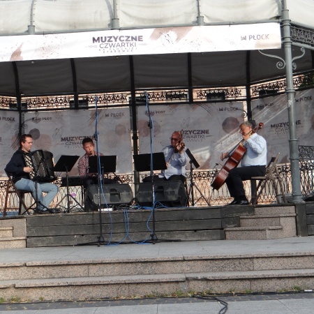 1.07.2021 Muzyczne Czwartki na Płockiej Starówce - Niezapomniane Melodie_7