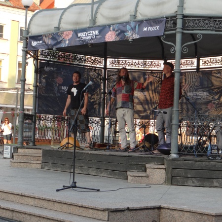 MUZYCZNE CZWARTKI NA PŁOCKIEJ STARÓWCE - WIELBŁĄDY TRIO_1