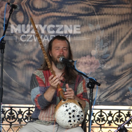MUZYCZNE CZWARTKI NA PŁOCKIEJ STARÓWCE - WIELBŁĄDY TRIO_3