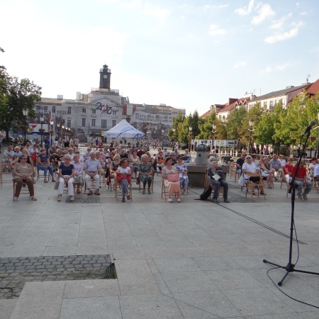 13.08.2020 Muzyczne czwartki na płockiej starówce - Wielbłądy Trio