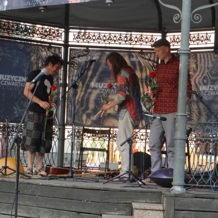 MUZYCZNE CZWARTKI NA PŁOCKIEJ STARÓWCE - WIELBŁĄDY TRIO_4