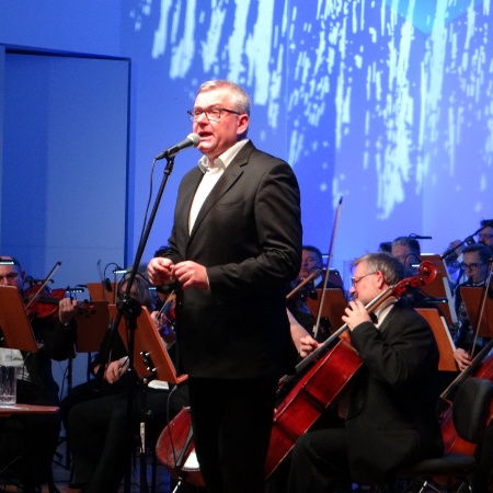 Człowiek-Orkiestra. Artur Andrus i Płocka Orkiestra Symfoniczna_4