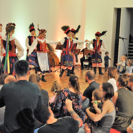 15.04.2018 Koncert z muzyką taneczną_7