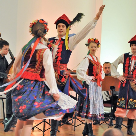 15.04.2018 Koncert z muzyką taneczną_9