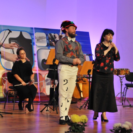 WĘDRÓWKI PO PIĘCIOLINII - PAN LISTOPAD GRA NA BASIE. FOT. ANNA PRZYBYLSKA - GŁOWACKA_1