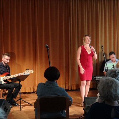 Muzyczne czwartki na płockiej starówce - Adela Konop Trio_2