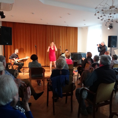 Muzyczne czwartki na płockiej starówce - Adela Konop Trio_4