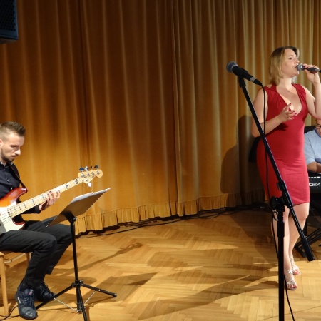 16.07.2020 Muzyczne czwartki na płockiej starówce - Adela Konop Trio