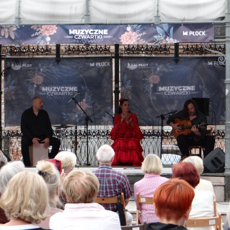 Muzyczne Czwartki na płockiej starówce - Flamenco Trio_4