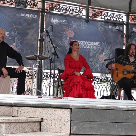 Muzyczne Czwartki na płockiej starówce - Flamenco Trio_8