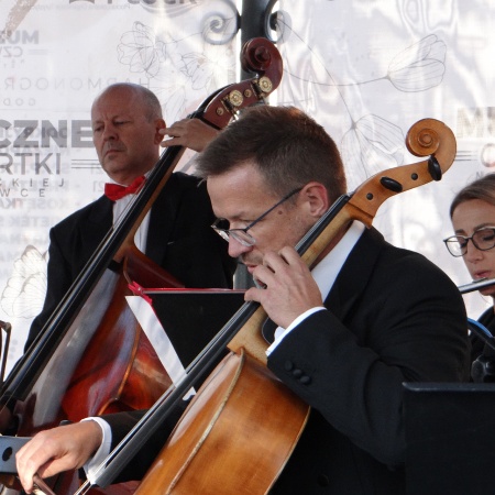 MUZYCZNE CZWARTKI NA PŁOCKIEJ STARÓWCE - W KLIMACIE PIĘKNEJ MUZYKI FILMOWEJ I NIE TYLKO_1