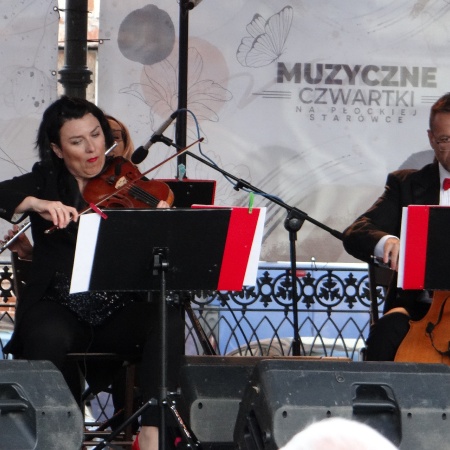 MUZYCZNE CZWARTKI NA PŁOCKIEJ STARÓWCE - W KLIMACIE PIĘKNEJ MUZYKI FILMOWEJ I NIE TYLKO_3
